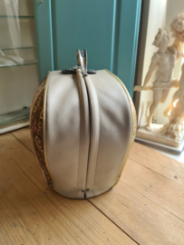 Oude brocante theemuts roosjes