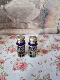 Blauw glazen peper en zout stelletje