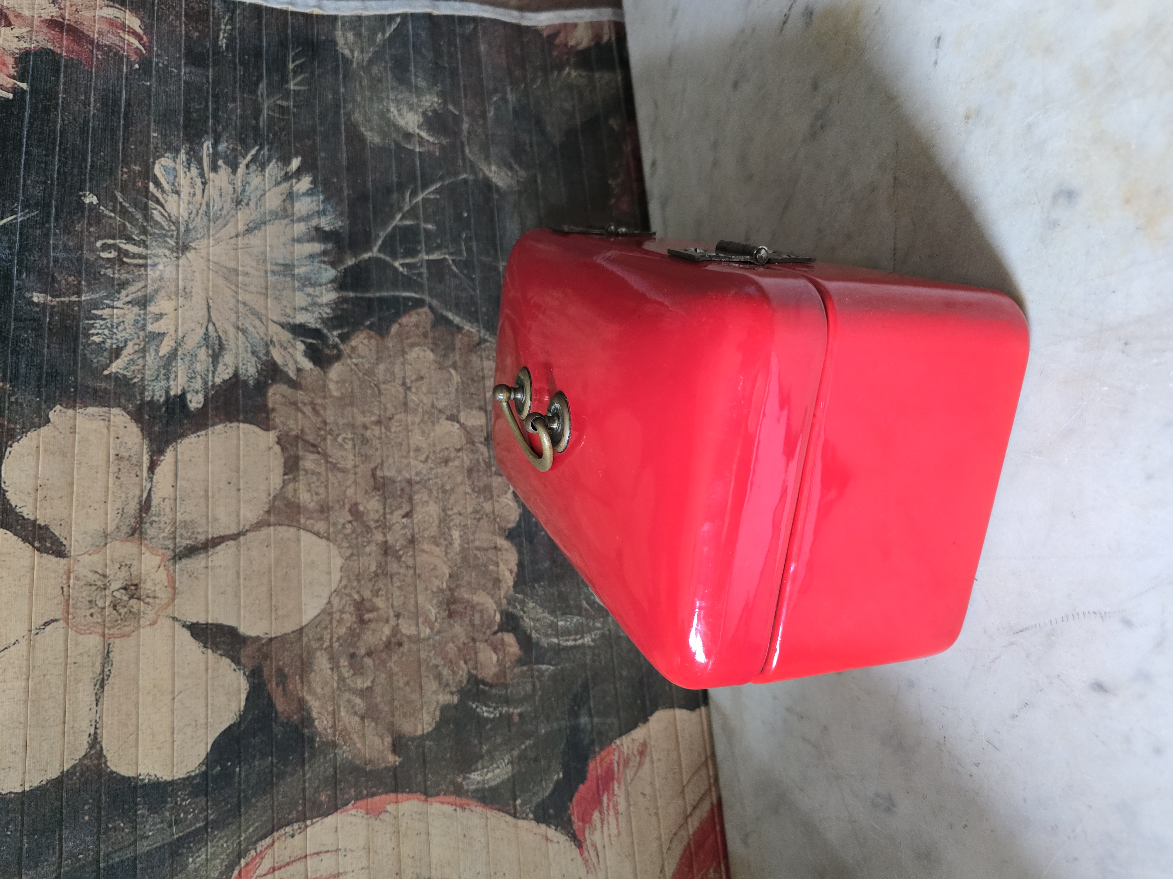 Rood emaille beschuit trommeltje 