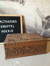 Antiek bewerkte houten sieradendoos kist