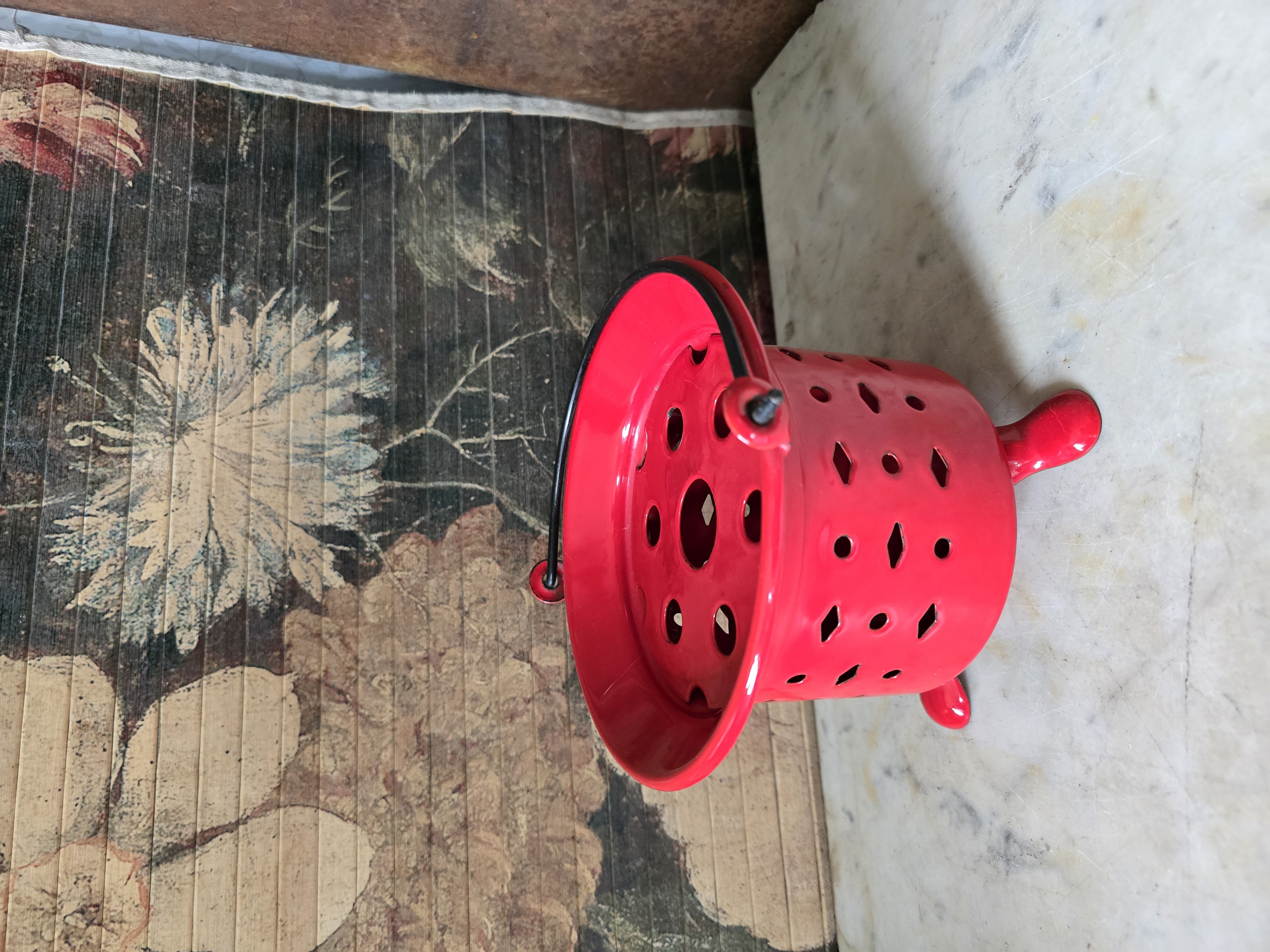 Rood emaille theelichtje