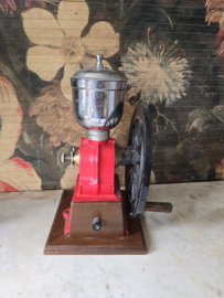 Rood gietijzeren koffiemolen