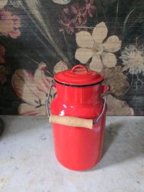 Rood emaille melkbus