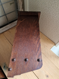 Oud houten hangkastje