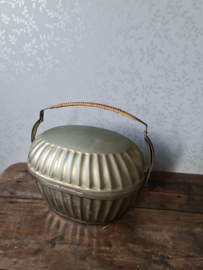 Oude theemuts metawa Tiel nr1