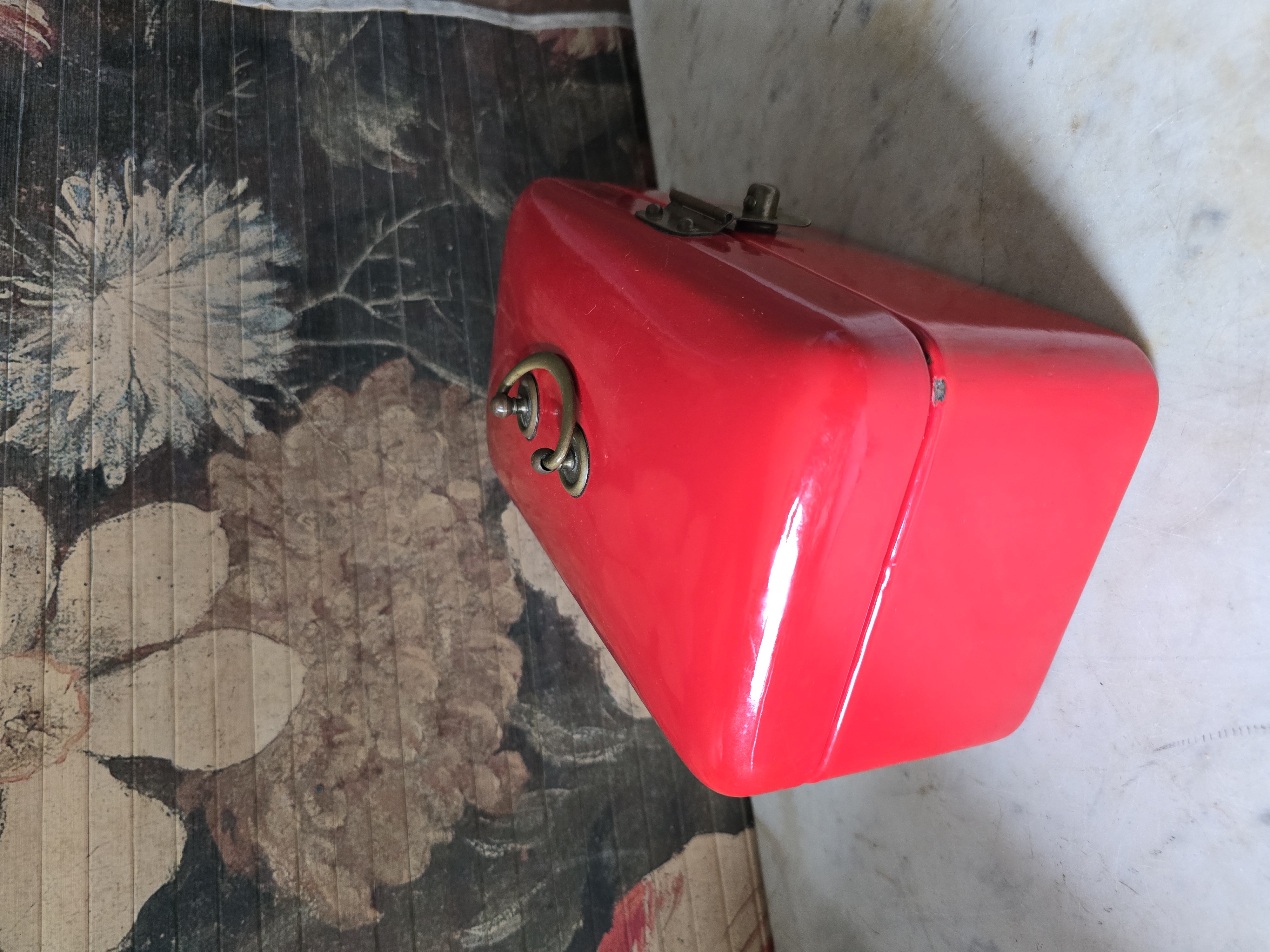 Rood emaille beschuit trommeltje 