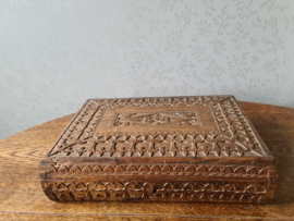 Antiek bewerkt houten schrijfkist