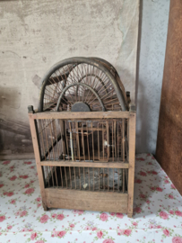 Oud houten vogelkooitje
