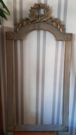 Antiek houten barok lijst met kuif