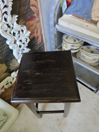 Oud houten plantentafeltje