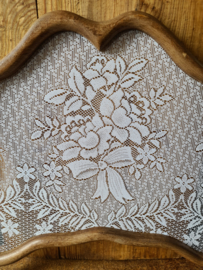 Antiek houten raamhor boeket bloemen