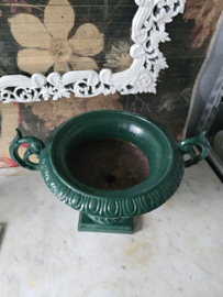 Antiek groen gietijzeren tuinvaas oorvaas