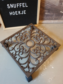 Gietijzeren planten onderzetter