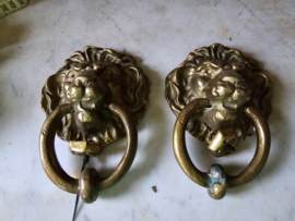Antiek messing deurklopper leeuw