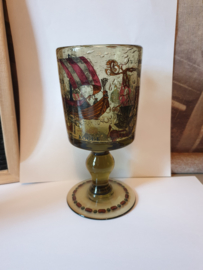Oud glas op voet zeilschip