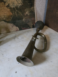 Oude koperen hoorn toeter nr8