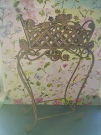 Brocante smeedijzeren jardiniere plantenbak op voet