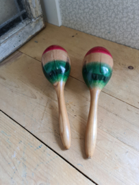 Oude houten maracas sambaballen