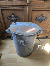 Oude zinken vuilnisemmer Bussum