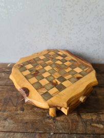 Oud houten schaaktafeltje schaakspel