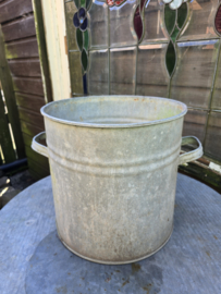 Oude zinken ton