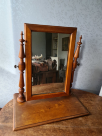 Oude brocante houten tafel spiegel