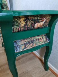 Oud bankje sofa bosdieren