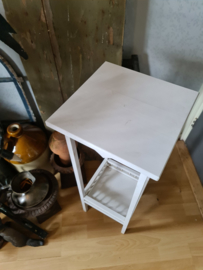 Brocante wit houten plantentafeltje