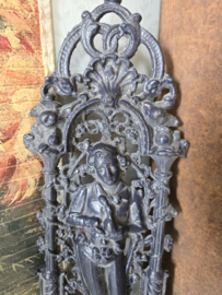 Frans gietijzeren ornament jongen met duif