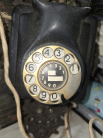 Antieke wandtelefoon