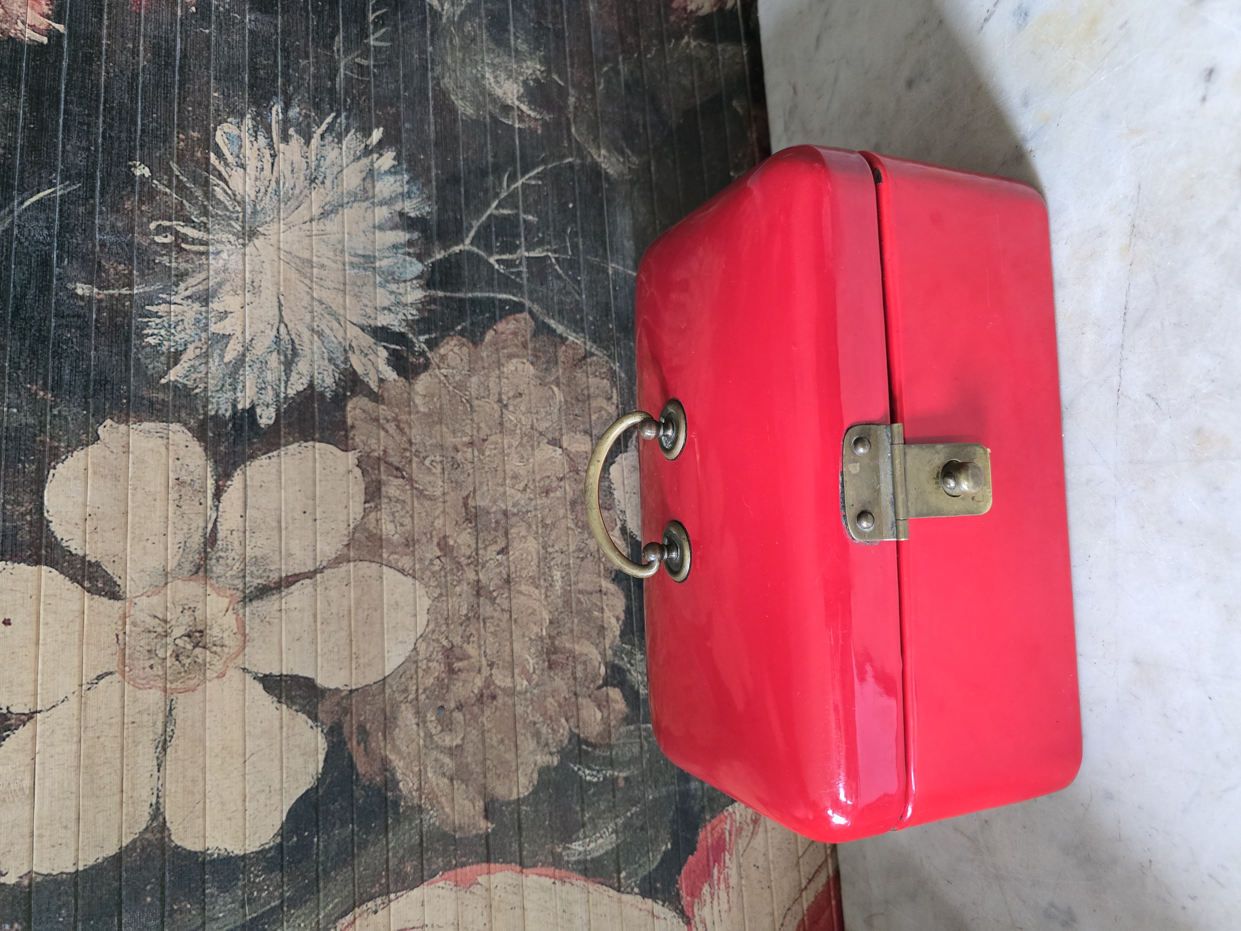 Rood emaille beschuit trommeltje 
