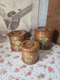 Oude houten potten haan