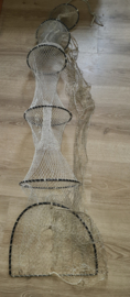 Kleine oude palingfuik fuik