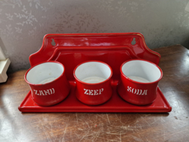 Rood emaille zand zeep soda