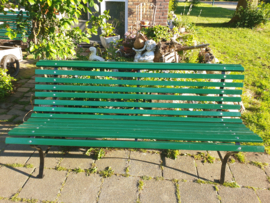 Antiek oud groen parkbank tuinbank