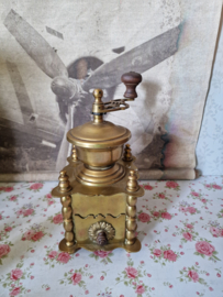 Antiek messing koffiemolen