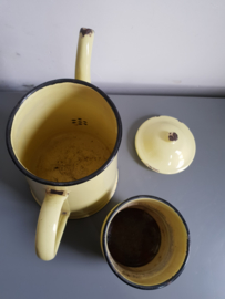 Pastel geel emaille koffiekan