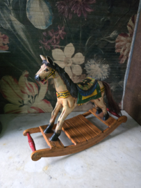Oud houten hobbelpaard