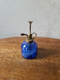 Oud blauw glazen koperen verstuiver