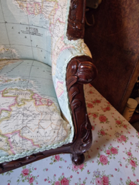 Brocante oud kinder stoeltje sofa wereldkaart