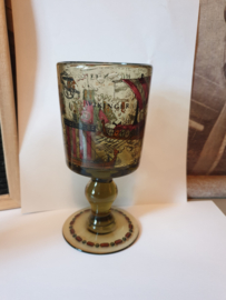 Oud glas op voet zeilschip