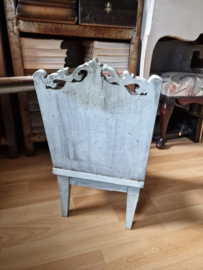 Klein brocante houten stoeltje