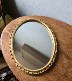 Oude houten goudkleurige ovale spiegel