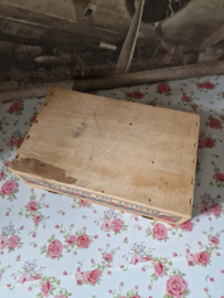 Oud houten kistje anijsmelk
