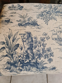 Oud voetenbankje antieke toile de Jouy stof