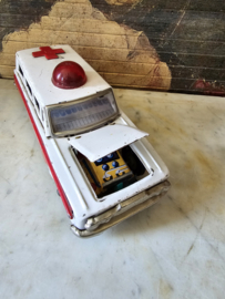 Oud blikken ambulance