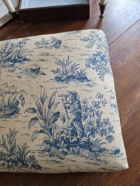 Oud voetenbankje toile de jouy stof