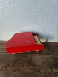 Oude rode houten kinderpiano piano