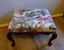 Oud voetenbankje footstool bloemen