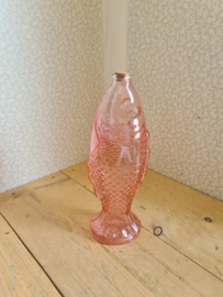 Vintage roze glazen fles karper vis